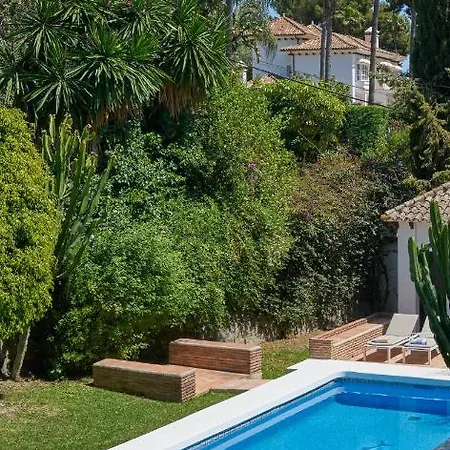 Dos Palomas On The Golden Mile In * Marbella