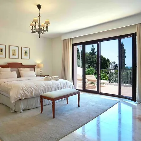 Villa Dos Palomas On The Golden Mile In Marbella
