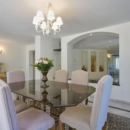 Villa Dos Palomas On The Golden Mile In Marbella